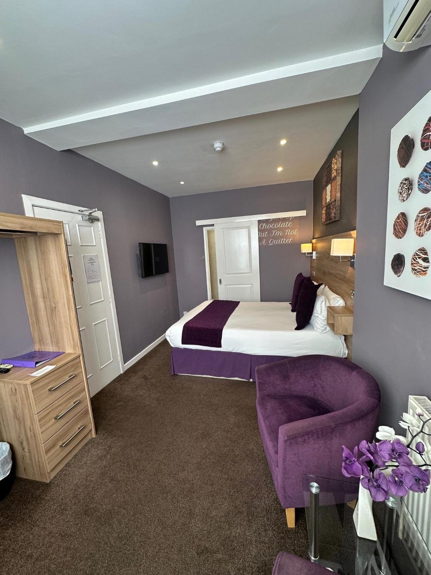 The Chocolate Box Hotel Борнмът Екстериор снимка