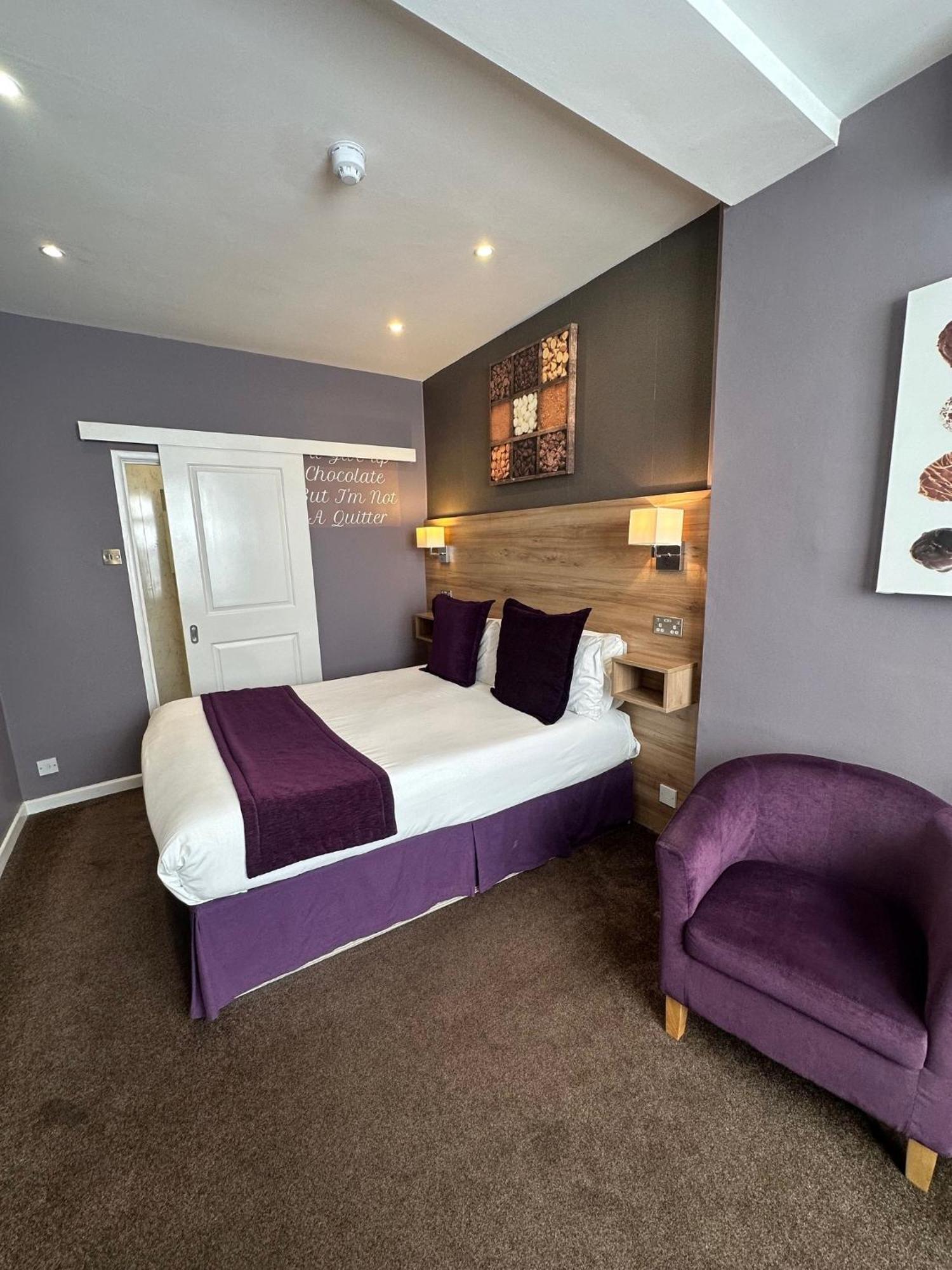The Chocolate Box Hotel Борнмът Екстериор снимка