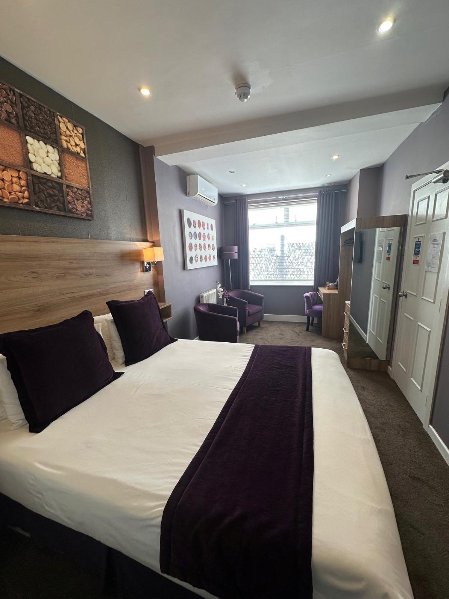 The Chocolate Box Hotel Борнмът Екстериор снимка