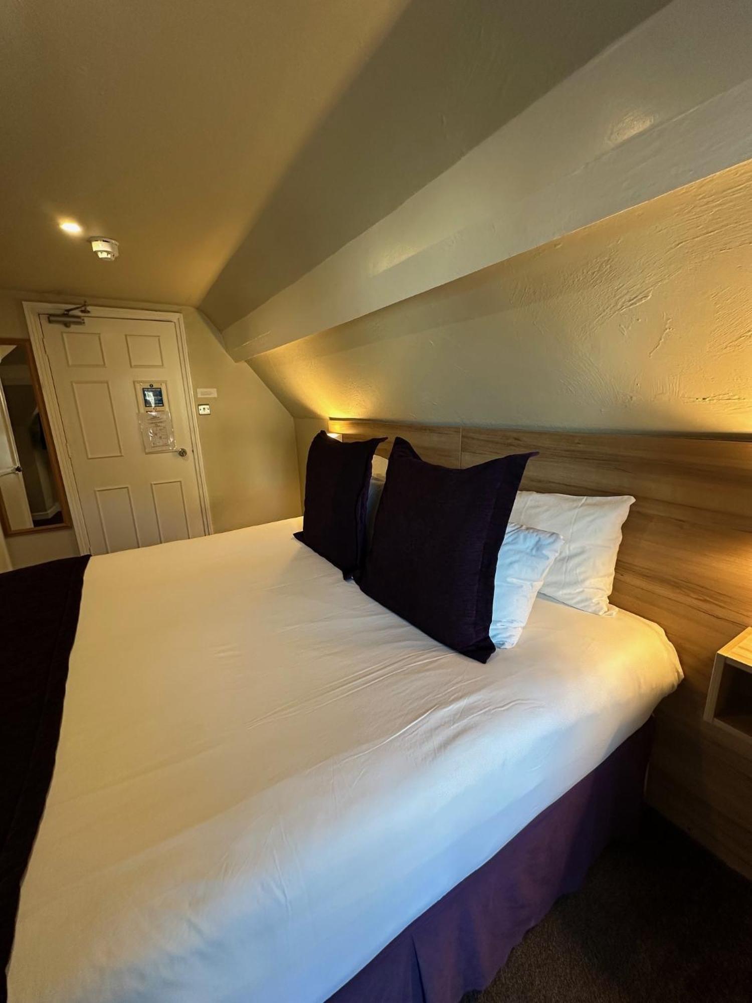 The Chocolate Box Hotel Борнмът Екстериор снимка