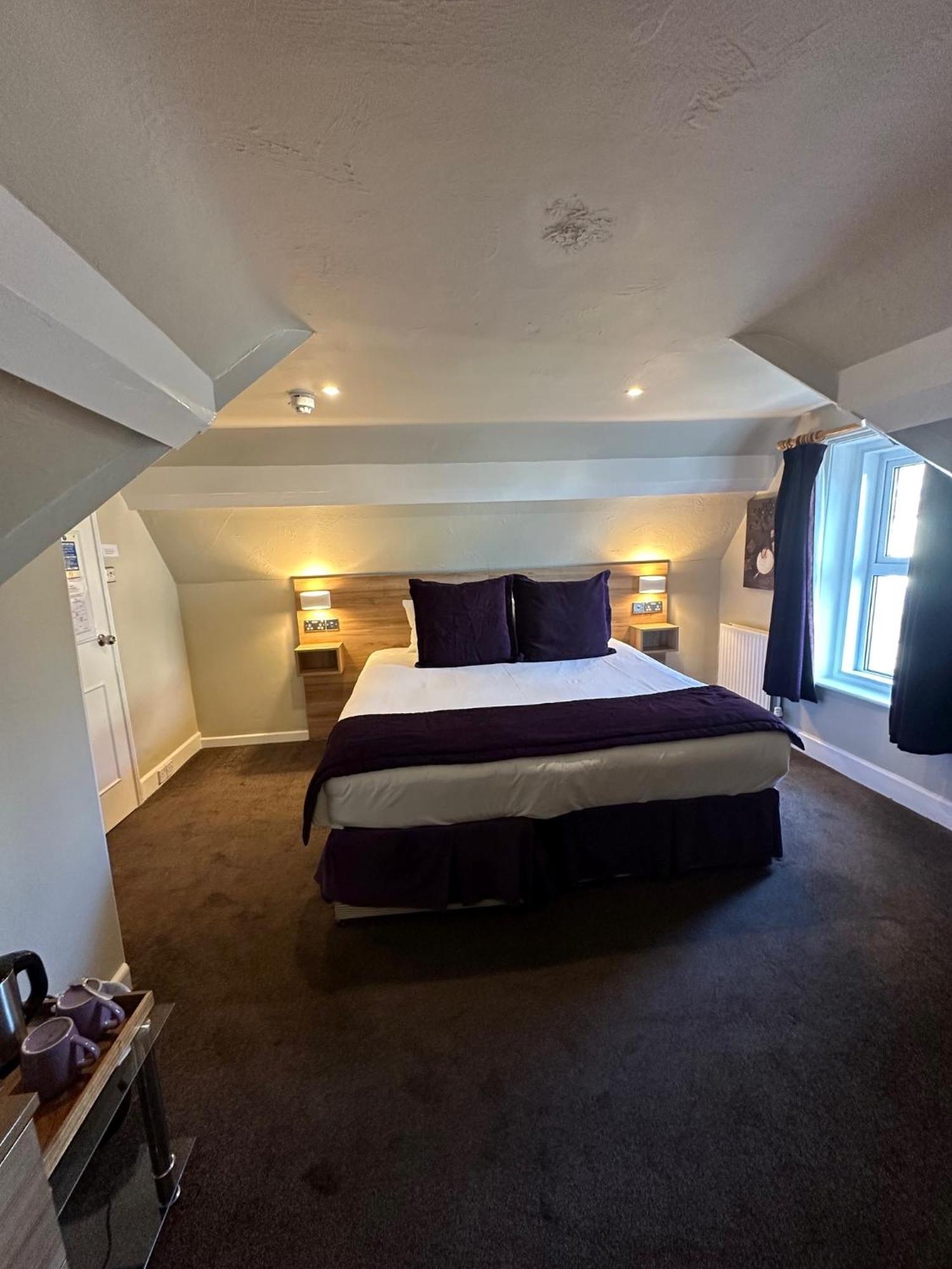 The Chocolate Box Hotel Борнмът Екстериор снимка