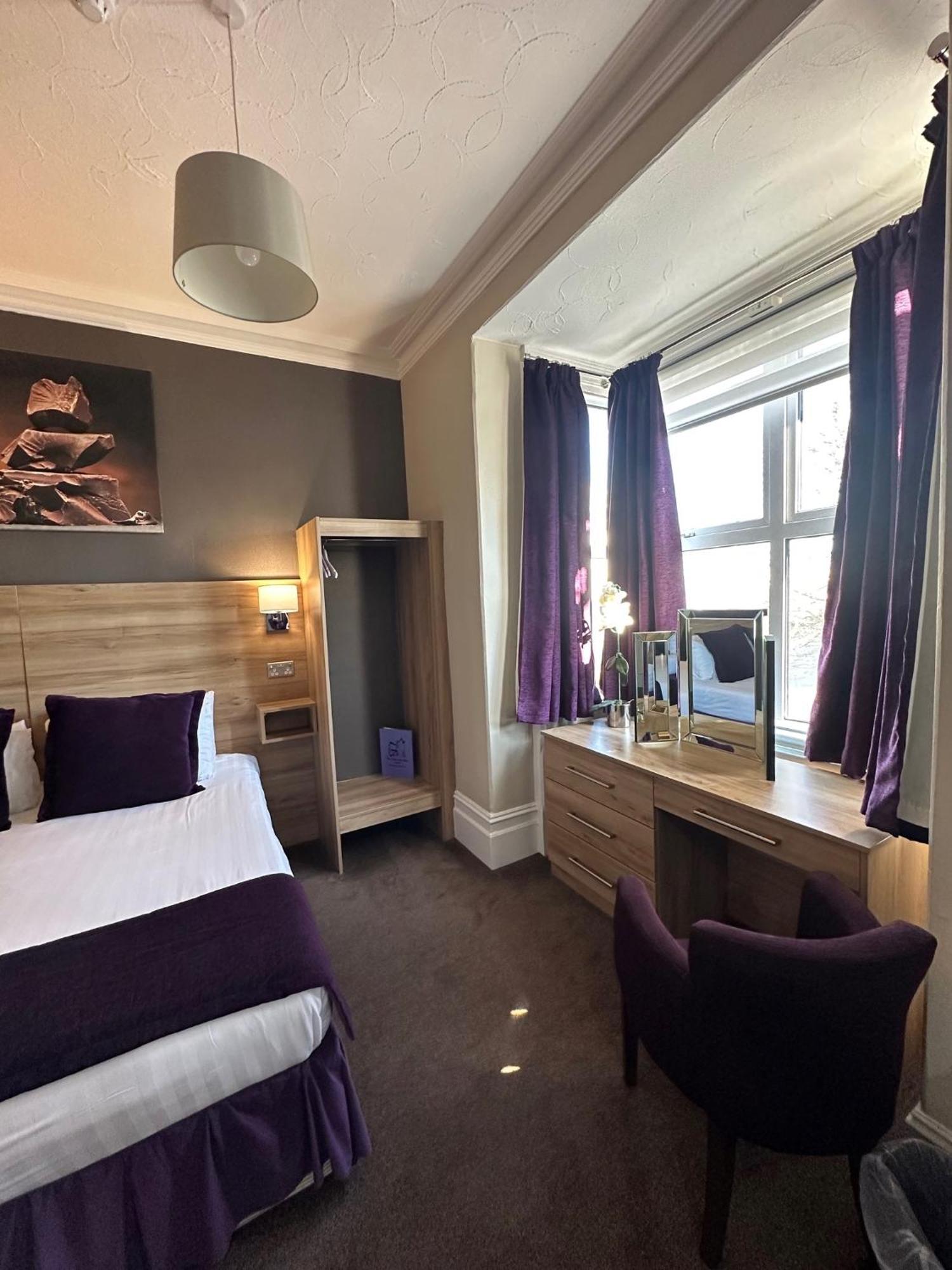 The Chocolate Box Hotel Борнмът Екстериор снимка
