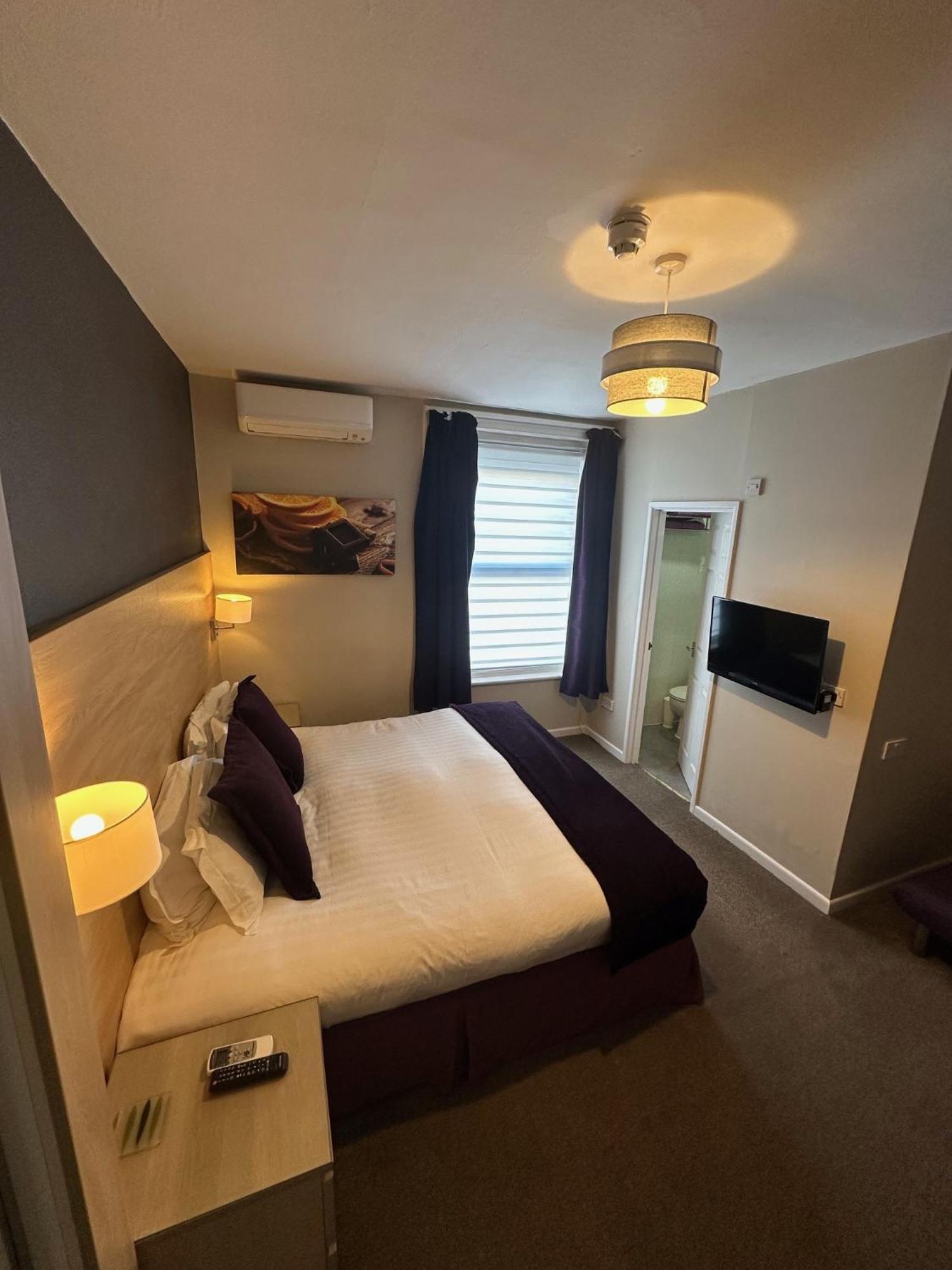 The Chocolate Box Hotel Борнмът Екстериор снимка