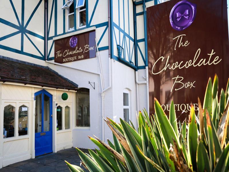 The Chocolate Box Hotel Борнмът Екстериор снимка